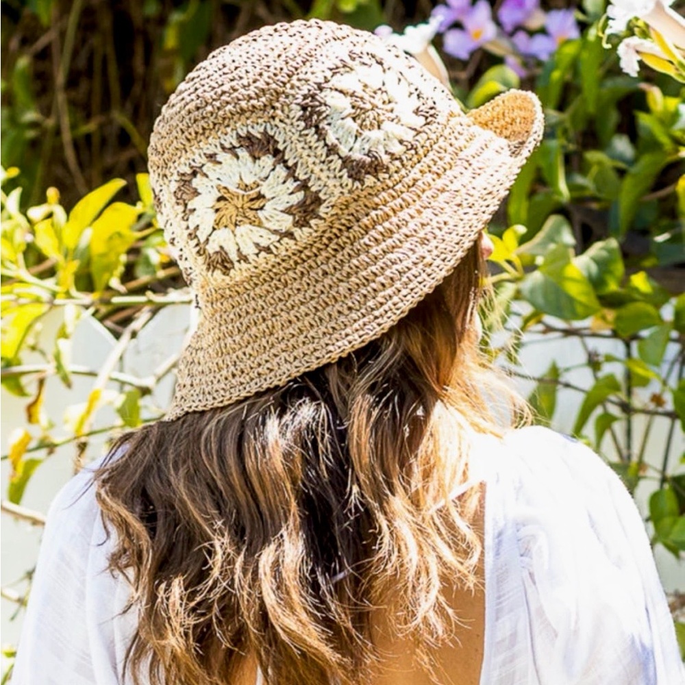 Anthropologie | En Crème Flower Crochet Bucket Hat